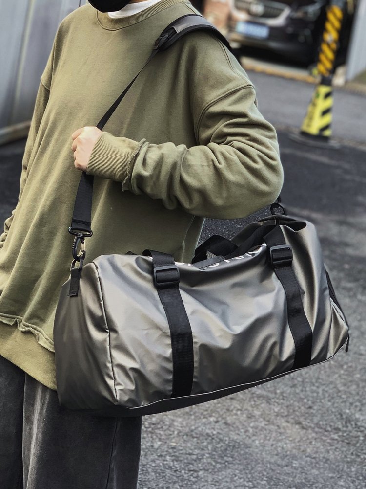Gym bag, large capacity, dry, wet and separate swim bag, male hand-held slashed and cross-colour sports bag