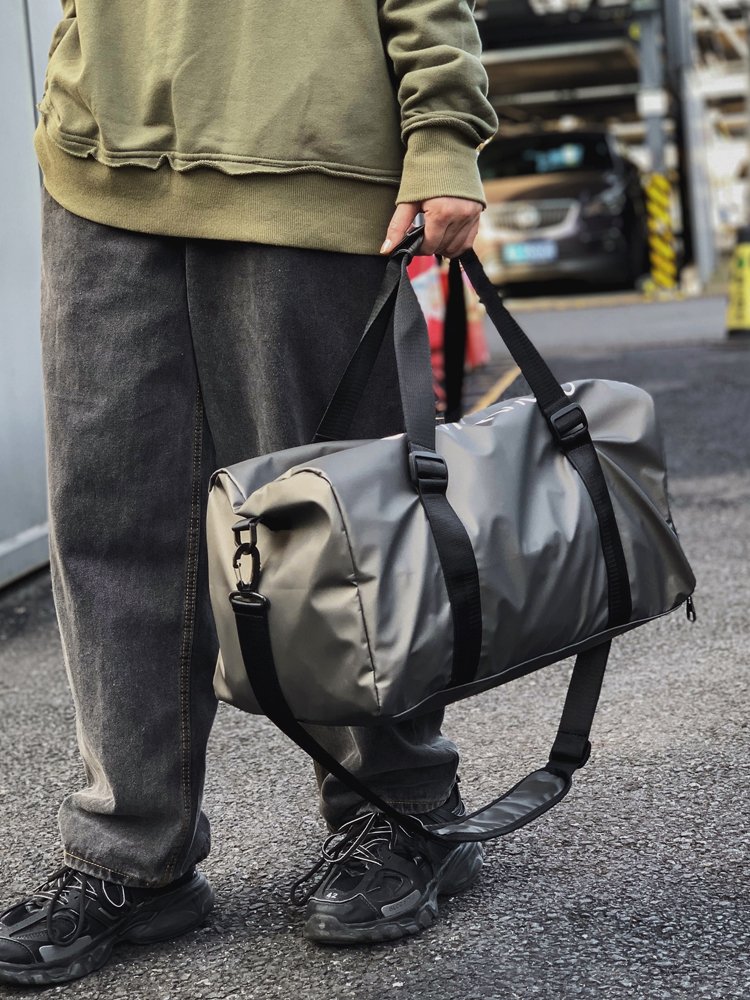Gym bag, large capacity, dry, wet and separate swim bag, male hand-held slashed and cross-colour sports bag