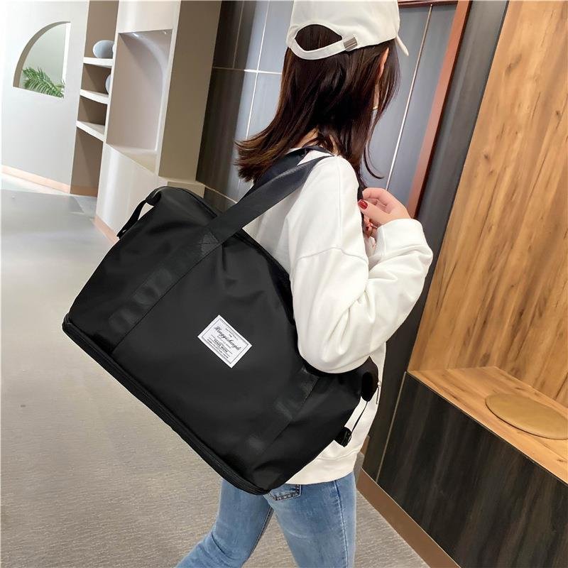 Short trip packs for men and women with light and high capacity to travel and travel hand-held bag sports packs
