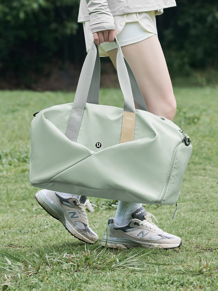 lullinon light quantification of a dry and wet out-of-the-port trip bag, separate hand-carrying and waterproof sports kit for women