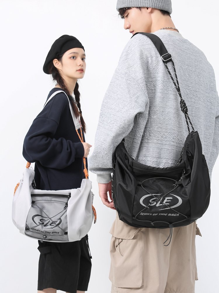 An electric ventilation tweezer bag for a woman with a high-capacity twilight twig bag and a single shoulder bag for a full-packed twig