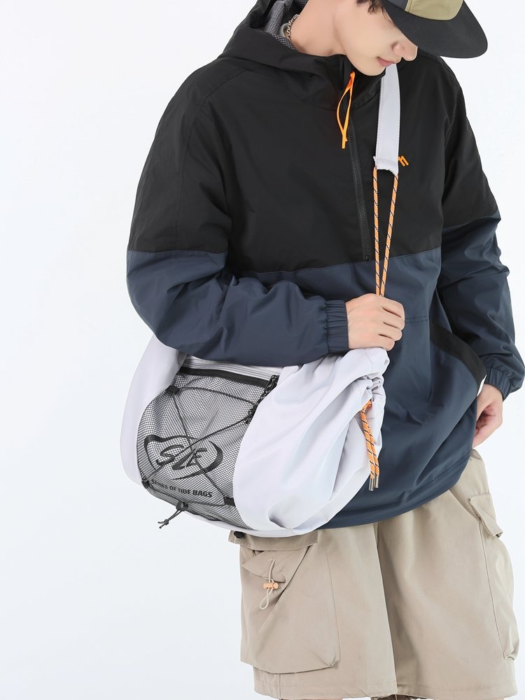 An electric ventilation tweezer bag for a woman with a high-capacity twilight twig bag and a single shoulder bag for a full-packed twig