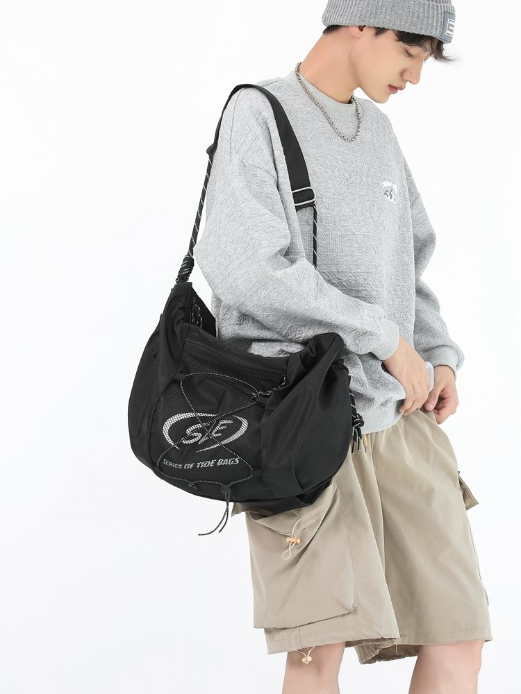 An electric ventilation tweezer bag for a woman with a high-capacity twilight twig bag and a single shoulder bag for a full-packed twig