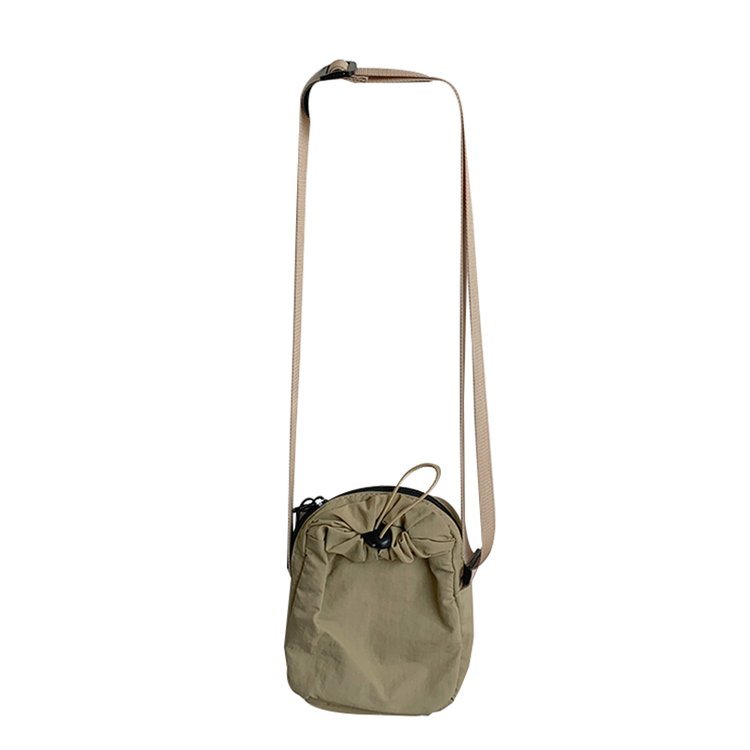 Light Quantified Tilt Pack Day is a waterproof nylon Oxford-protected mobile phone bag for men and women who walk outside the house