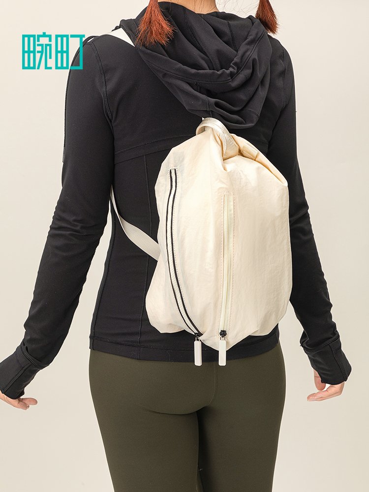 A small-time series of slashy twigs for women with a large capacity of waterproof sports