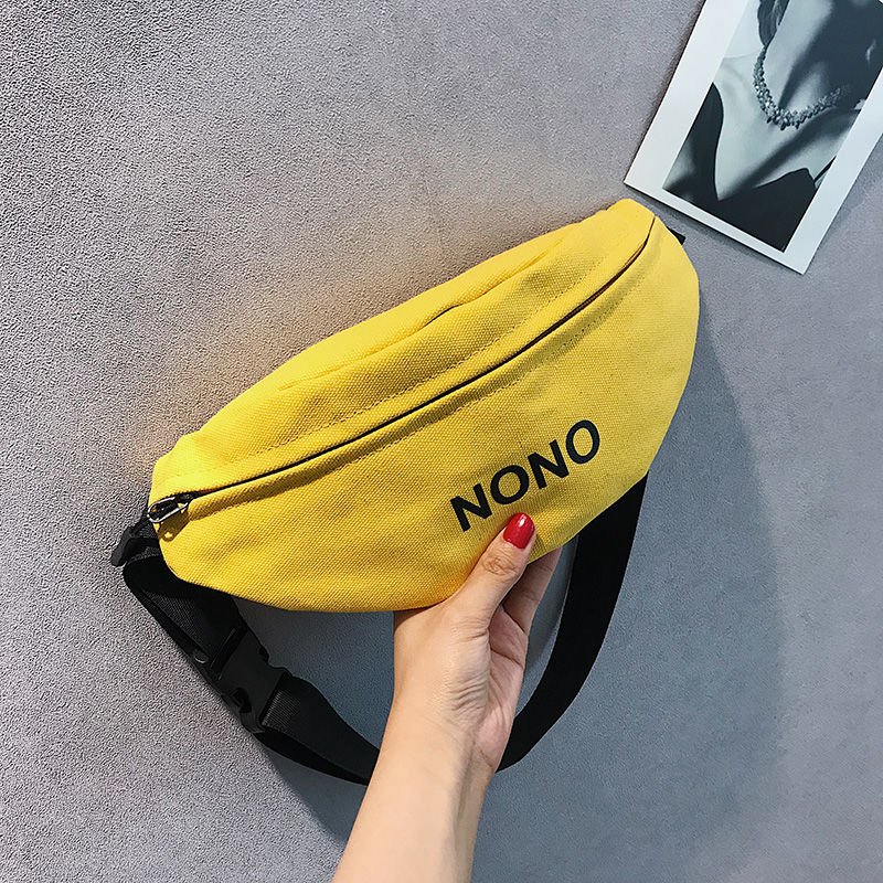 the new 2021 man's one-shoulder-slashed chest bag, a woman's twirl, and a man's backpack