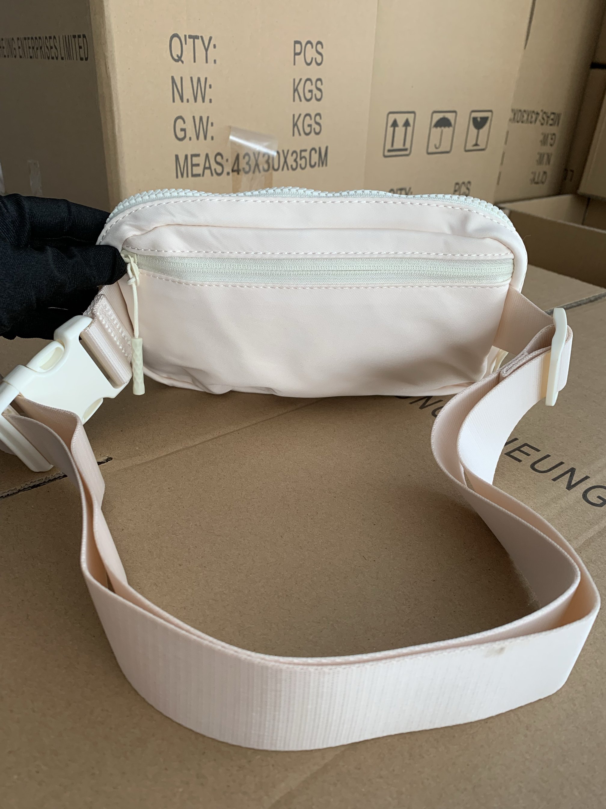 Exporting a new cash bag, a multi-layered, outdoor yoga and water-proofing sports bag