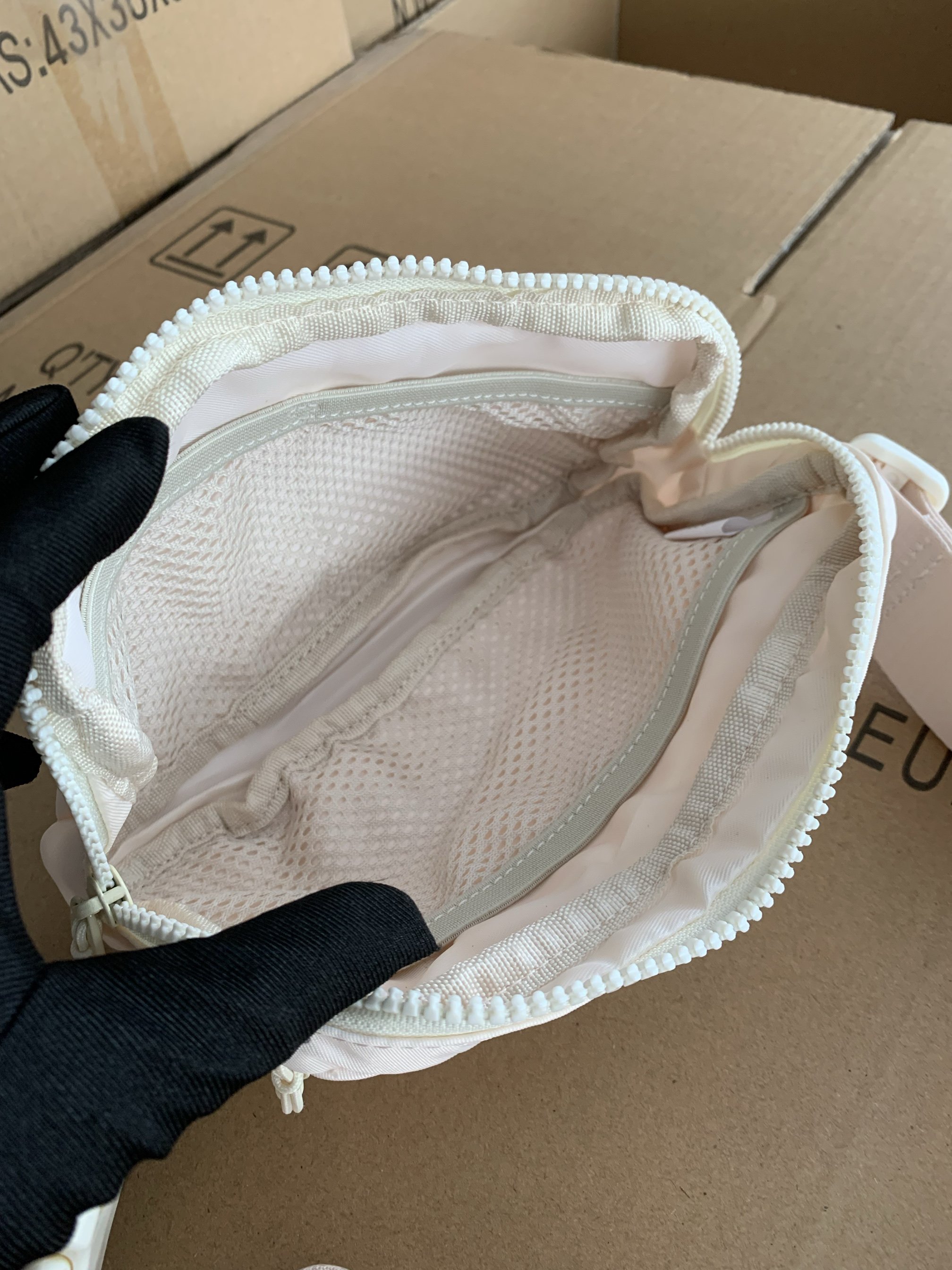 Exporting a new cash bag, a multi-layered, outdoor yoga and water-proofing sports bag