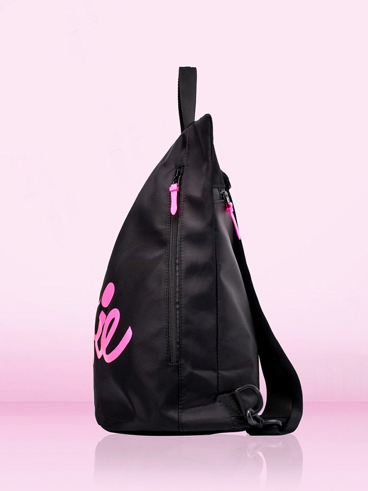 Barbie's damp, wet and separated swimming packs are for a bag of men's and women's swimsuits