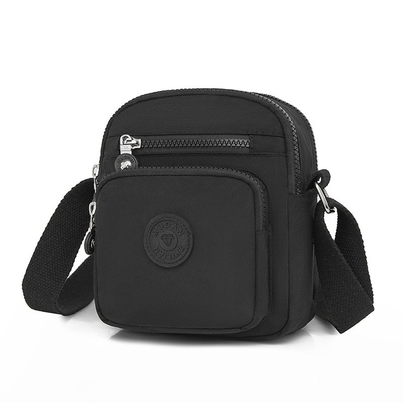 A water-slash-proof handbag, a multi-layer handbag, a small handbag, and a one-shouldered nylon atmosphere