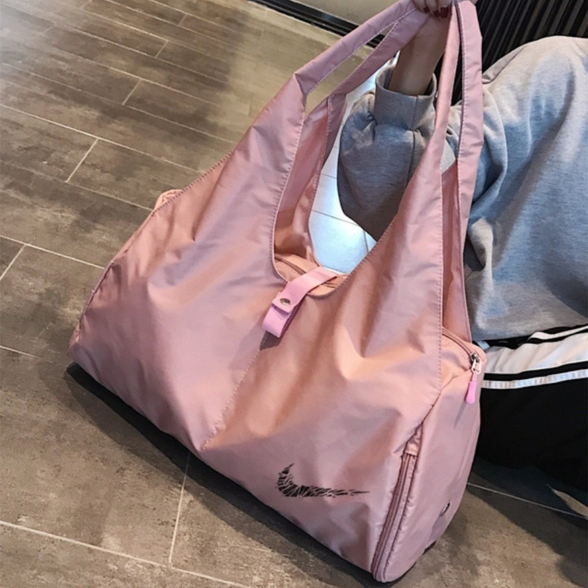 Nike sports packs, big shoulder packs for swimming, yoga packs, light shoulder-to-hand travel