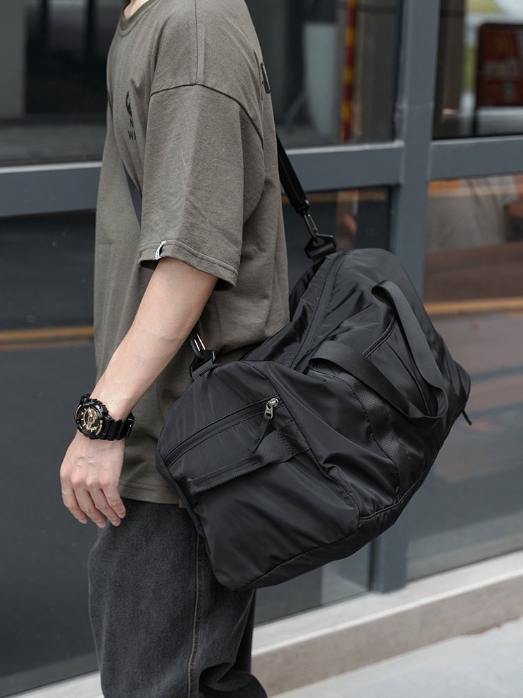 Short trip packs for light-time men to travel to their spare handbags with a large volume of dry and wet separation gyms
