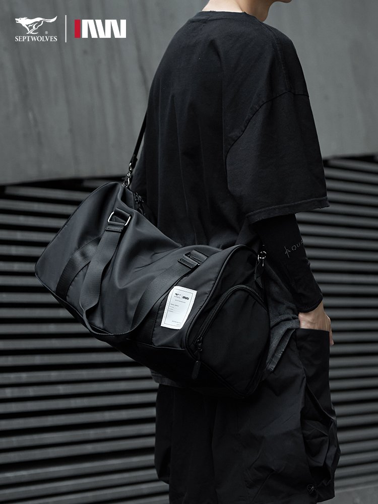 Seven wolf short trip packs for a man with a large capacity of dry and wet separation sports gym bag for a travel kit