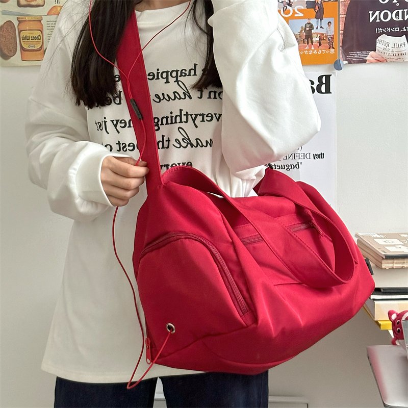 Korean short-distance bag with a large capacity of one-shoulder bag for sports and sports
