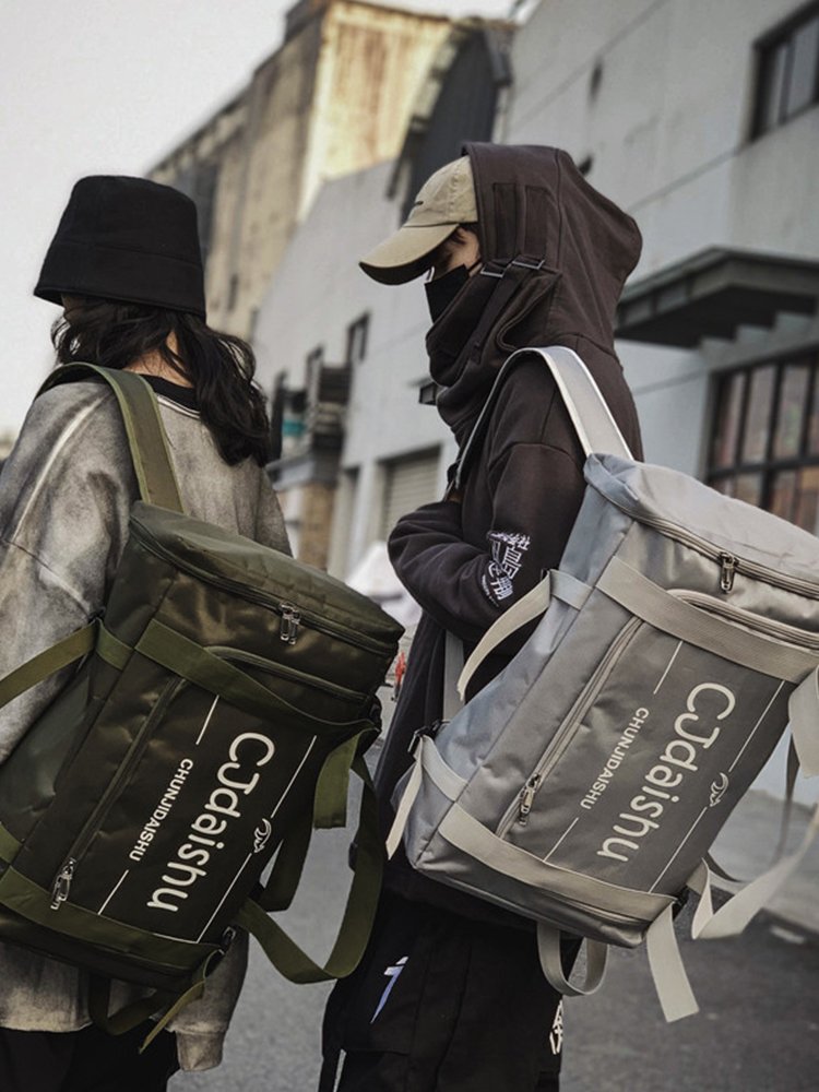 An outdoor exercise bag, a double-shouldered, American basketball bag, with a high-capacity travel bag, a badminton backpack girl