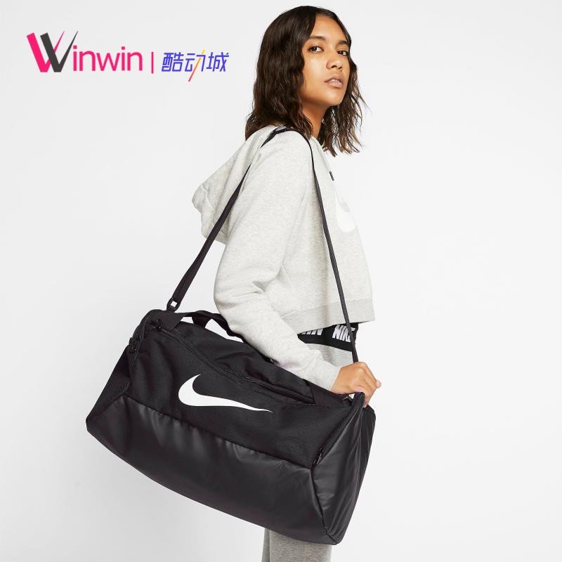 Nike, Nike, hand-carrying hand-carved, slant-bag travel barrel. CK0939