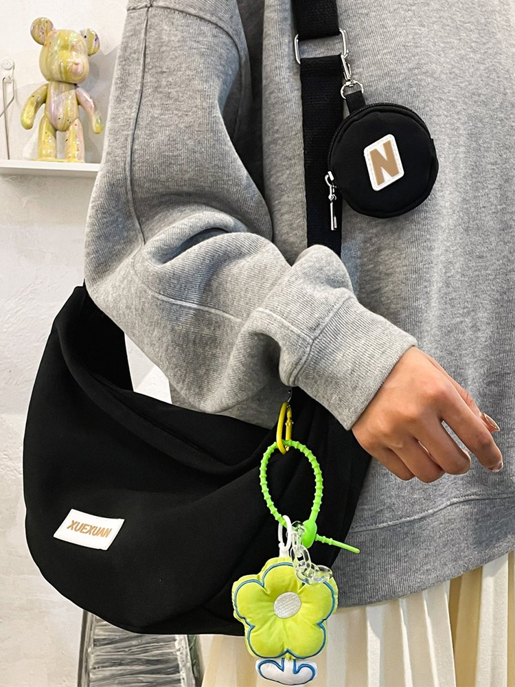 A new 2024 dumpling bag for a small group of designers with high-capacity sports backpacks