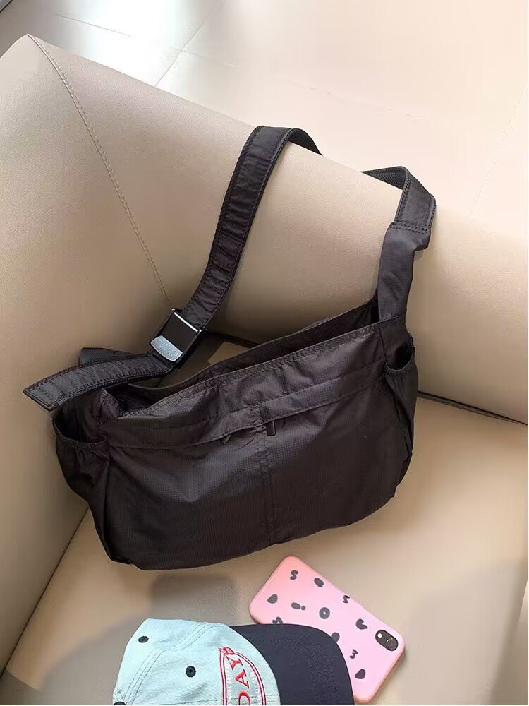 Waterproof nylon dumplings, male and female, slashy slants, stylish sports, high-capacity, single-shoulder-tot packs