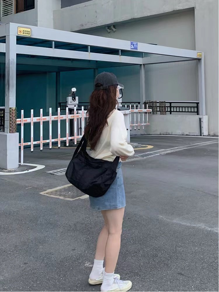 Waterproof nylon dumplings, male and female, slashy slants, stylish sports, high-capacity, single-shoulder-tot packs