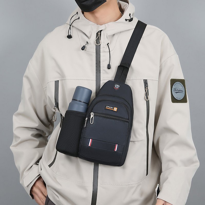 A new chest bag for a man with a large commercial commuting capacity, one-capable one-shoulder kettle cup, a multi-purpose motion slant bag