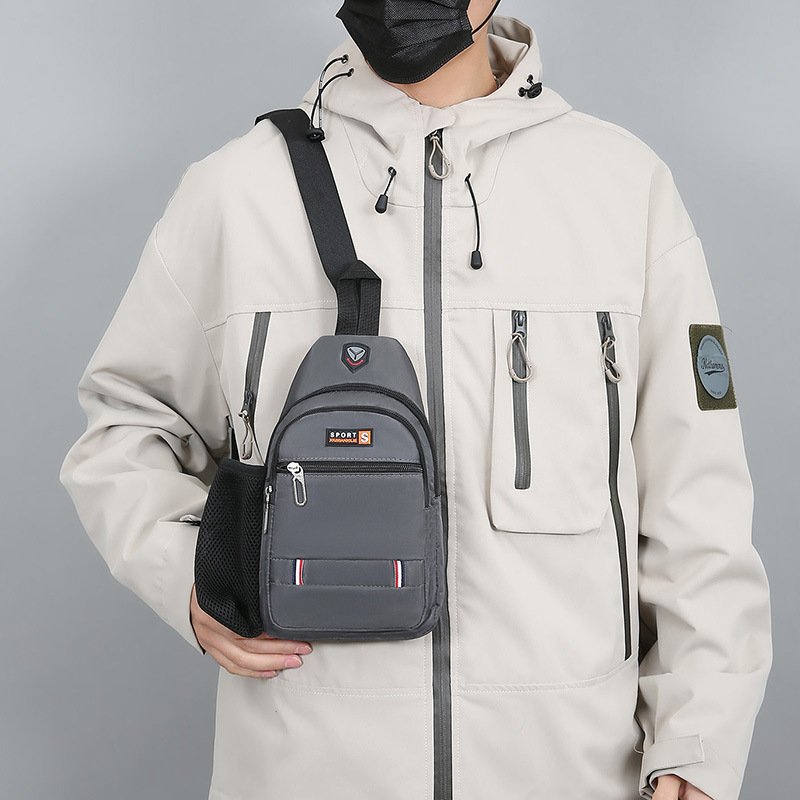 A new chest bag for a man with a large commercial commuting capacity, one-capable one-shoulder kettle cup, a multi-purpose motion slant bag