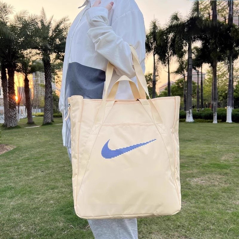 Nike's new gym bag for a man with a one-shoulder-in-a-shoulder-in-a-go-yoga bag