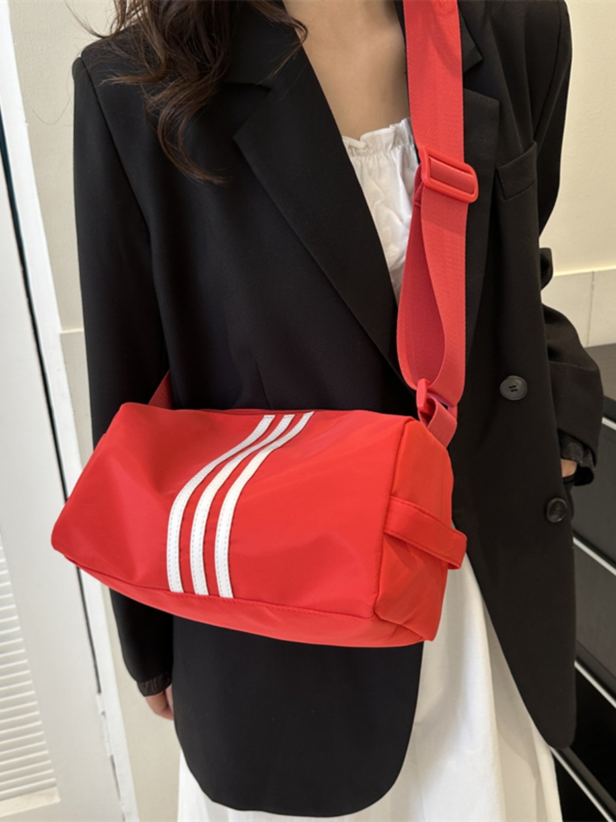"Oxford Packer, 2023 new fashion sports kit, short-distance sports kit, one-shoulder, red slashy-slips"