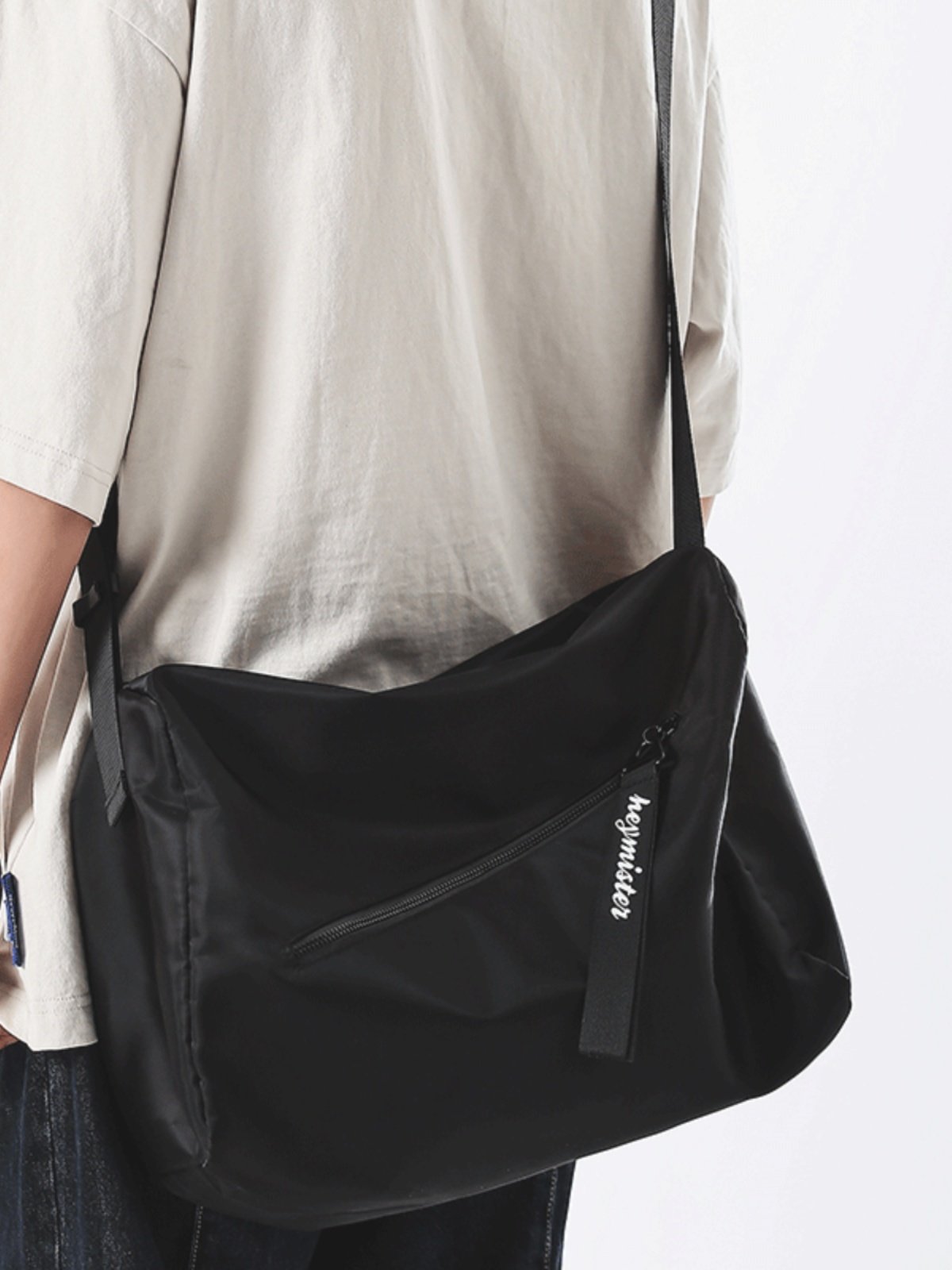 Waterproof sports packs, large-volume slashy bag, light-feed travel bag, new one-shoulder backpack man