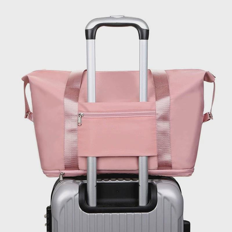 An outdoor water-proofing kit with a large capacity of dry and wet separation and a hand-held sports bag for a woman with a bag of yoga swimming