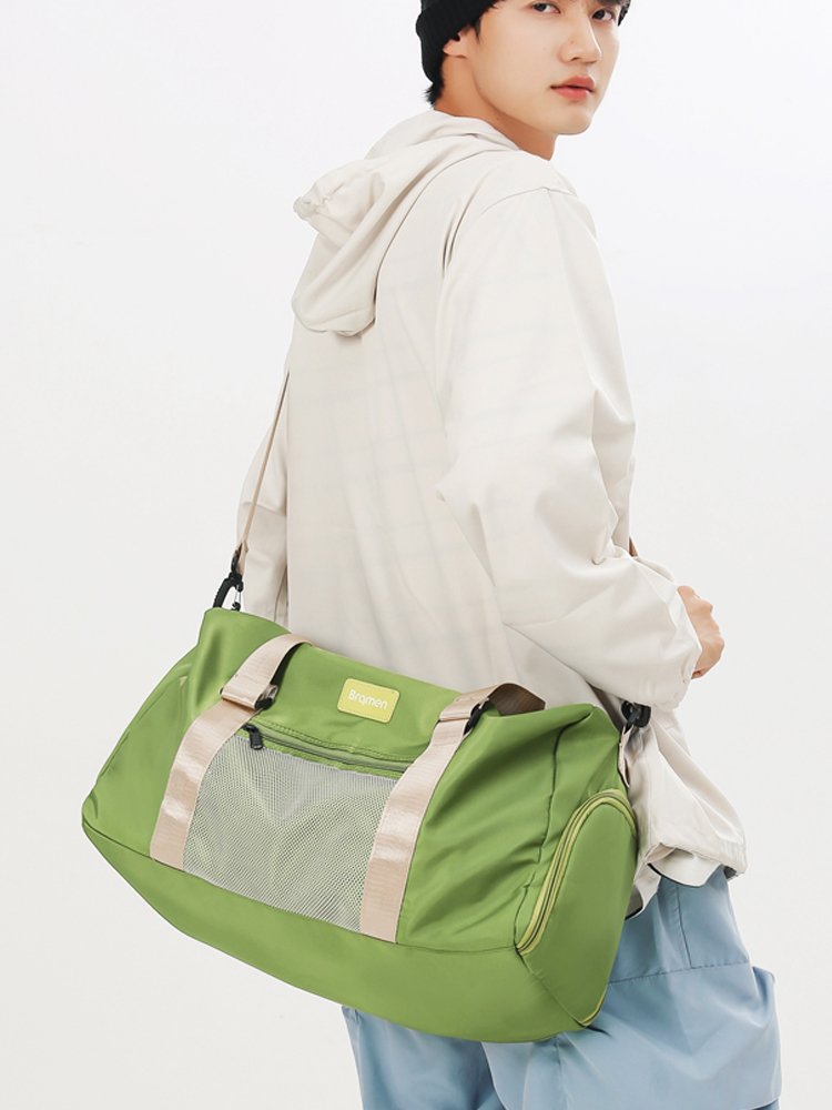 A woman with a large-capacity travel bag for a short trip, a man with a bag for a bag and a shoulder bag for a sports gym