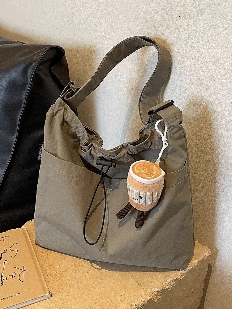 ♪ A big, big, big, fat chartot bag ♪