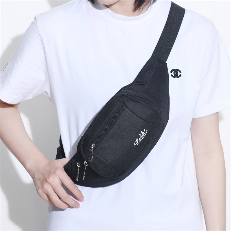 A large-capacity sports pocket, a 2024 new cell phone bag for a water-proofing lady