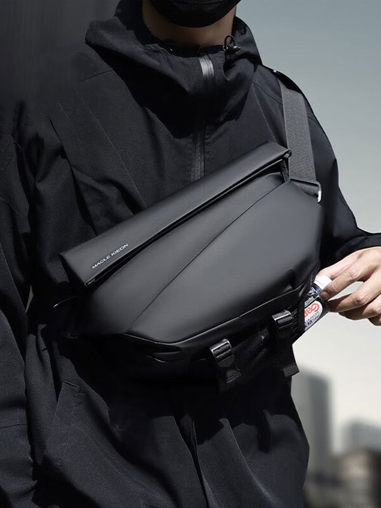 A new 2024 magnetic suffocated chest bag for a man