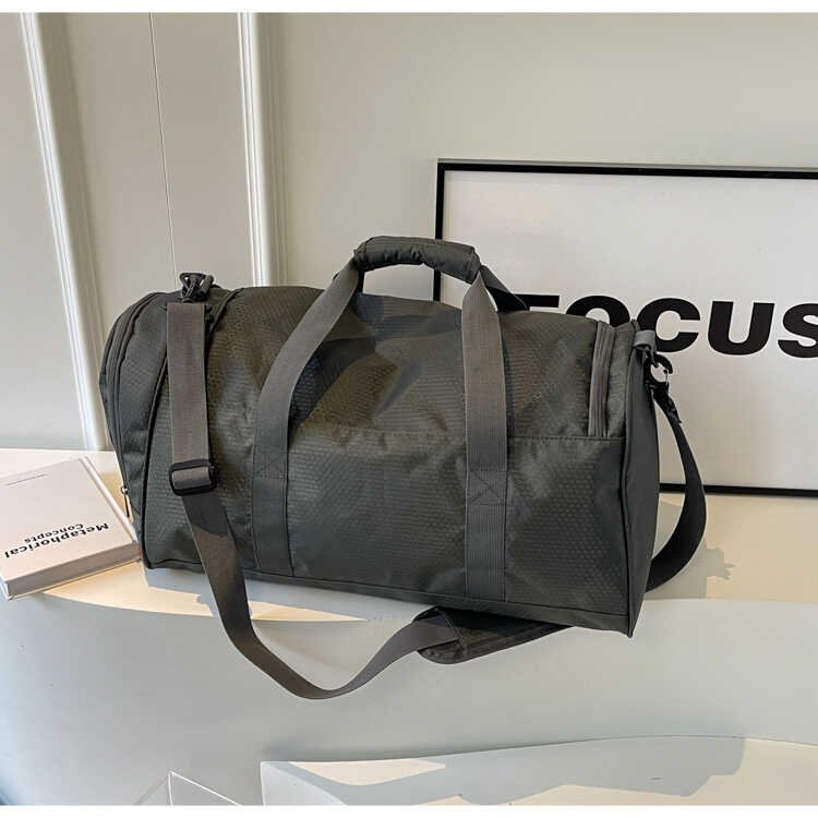 "Tide sports men and women with large-capacity waterproof gym packs and bags for handbags."