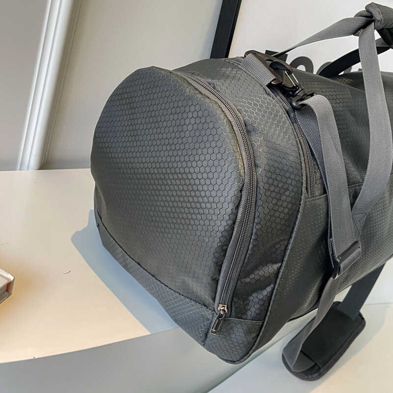 "Tide sports men and women with large-capacity waterproof gym packs and bags for handbags."