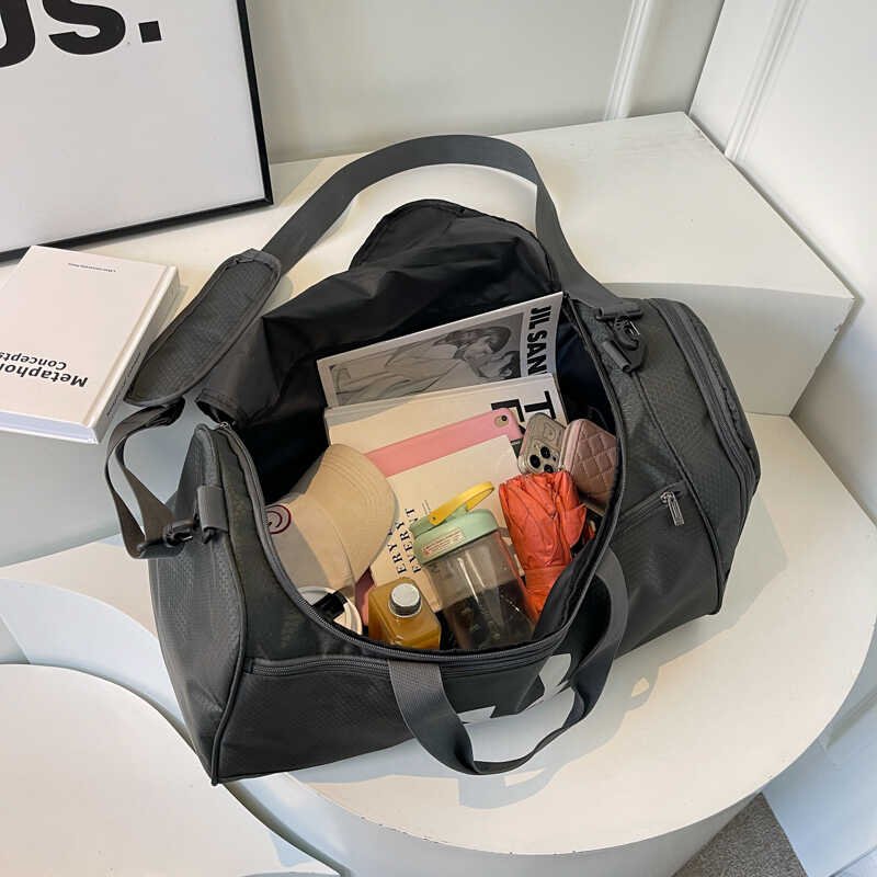 "Tide sports men and women with large-capacity waterproof gym packs and bags for handbags."