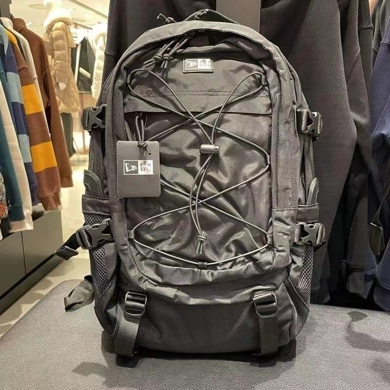 hengzizzihi buys a light-mounted, double-shouldered, outdoor-rided sports backpack of 26L