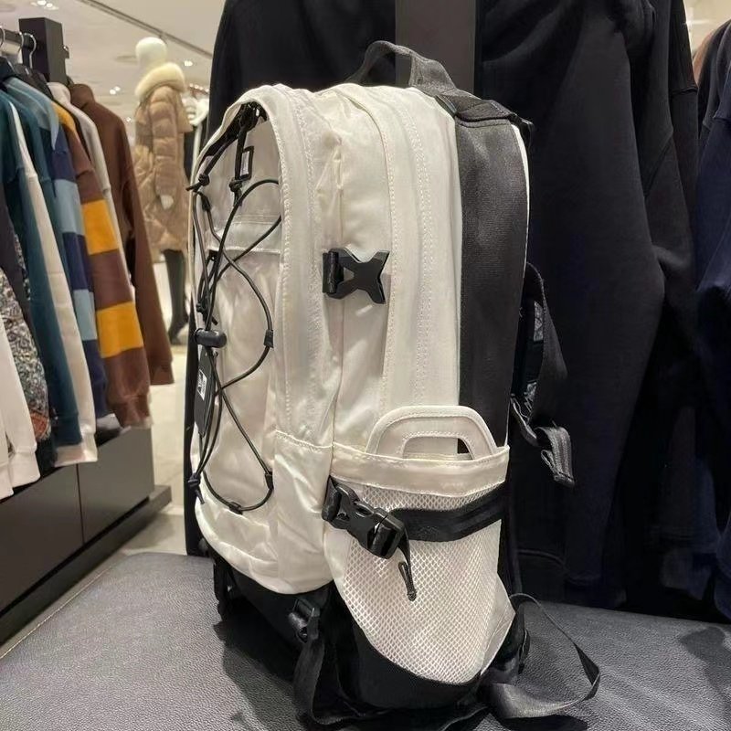 hengzizzihi buys a light-mounted, double-shouldered, outdoor-rided sports backpack of 26L