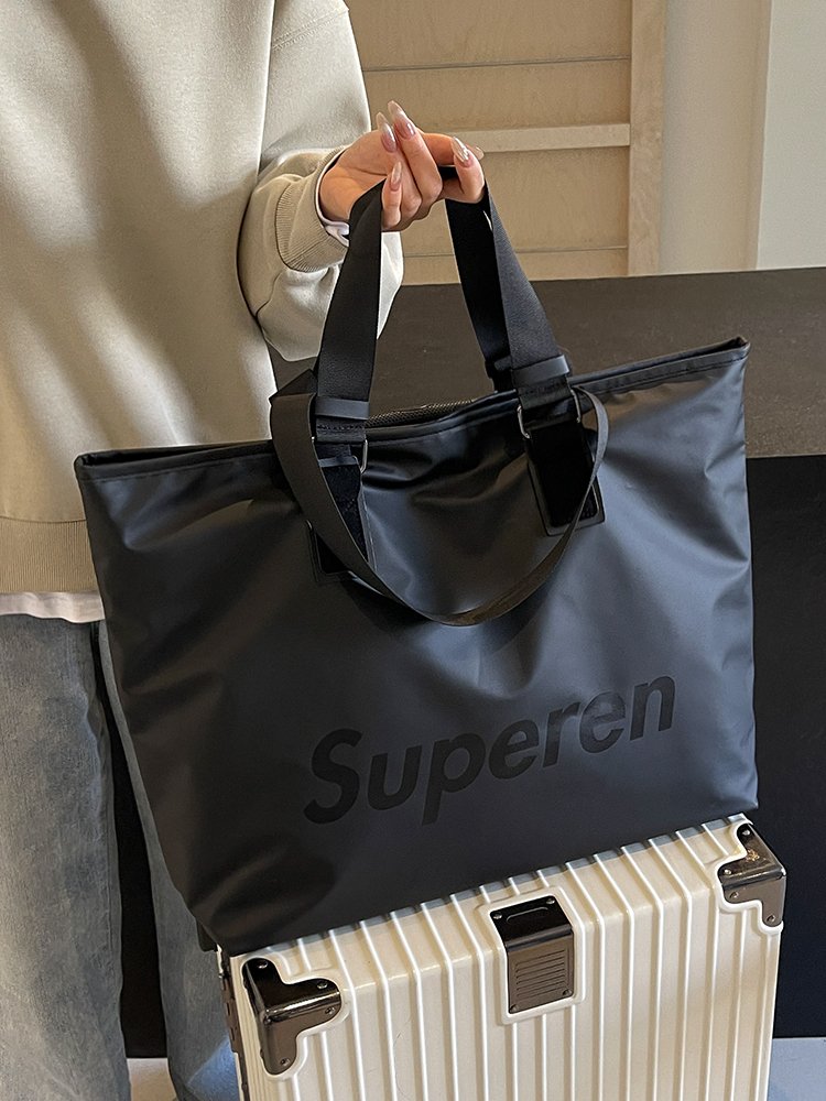 Short-distance handbags for female handbags with a large capacity to travel light and waterproof single shoulder sports and fitness kits