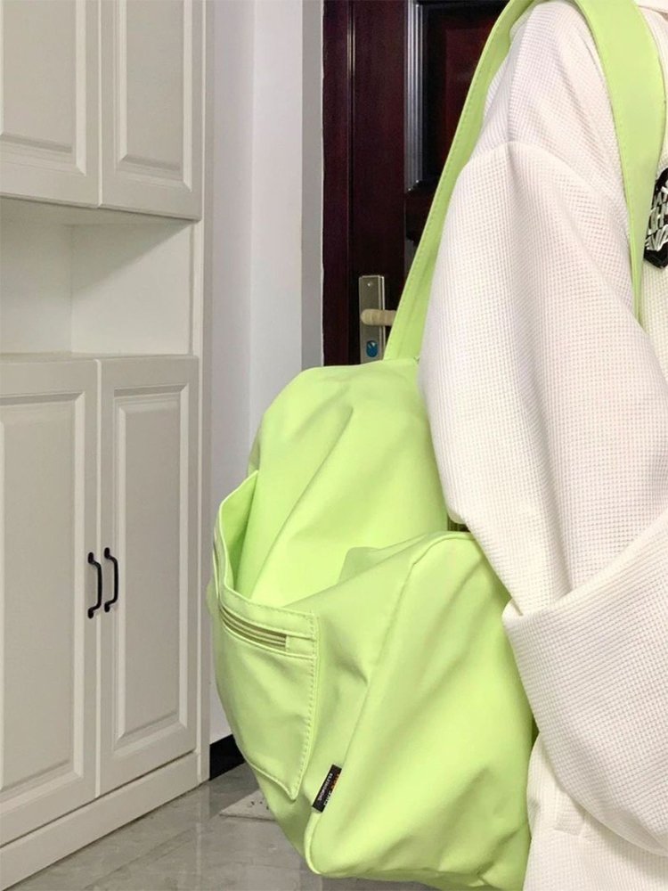 Slipped across the sports yoga bag and light-smoking little gym bag, dry and wet, waterproof short trip bag