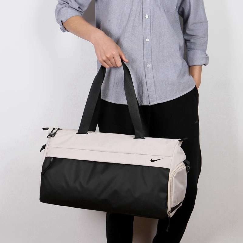 Nike's new gym bag, dry, wet and separate swimming pack, man and woman