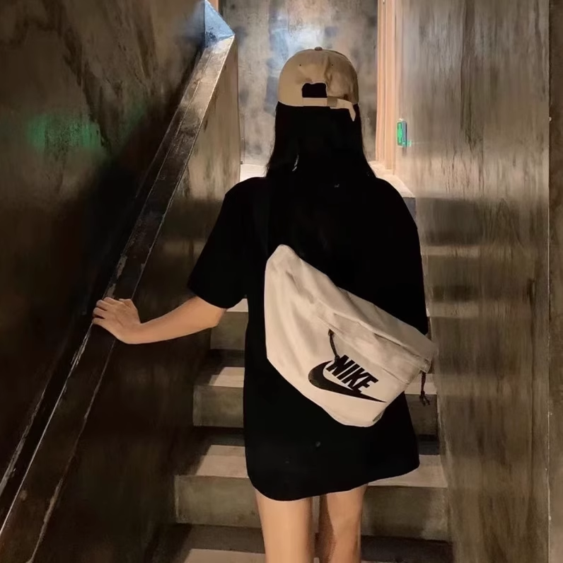 Nike Nikenik's one-size-fits-all gymnasium training kit for male and female pecs-bag students