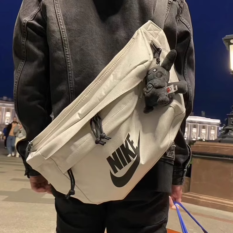 Nike Nikenik's one-size-fits-all gymnasium training kit for male and female pecs-bag students