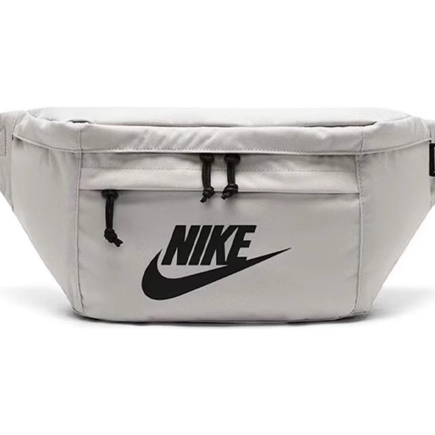 Nike Nikenik's one-size-fits-all gymnasium training kit for male and female pecs-bag students