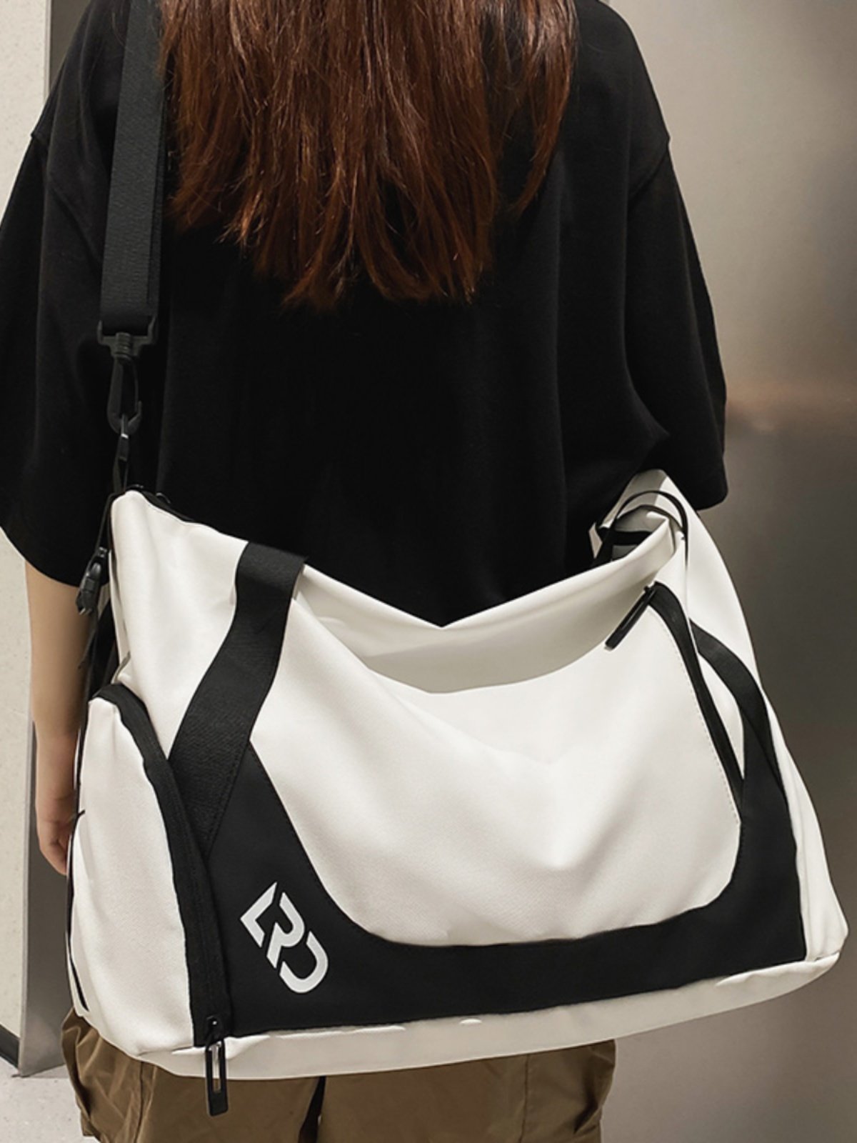 Short-distance bag for women with a high-capacity water, wet and dry separation gym bag and bag for luggage