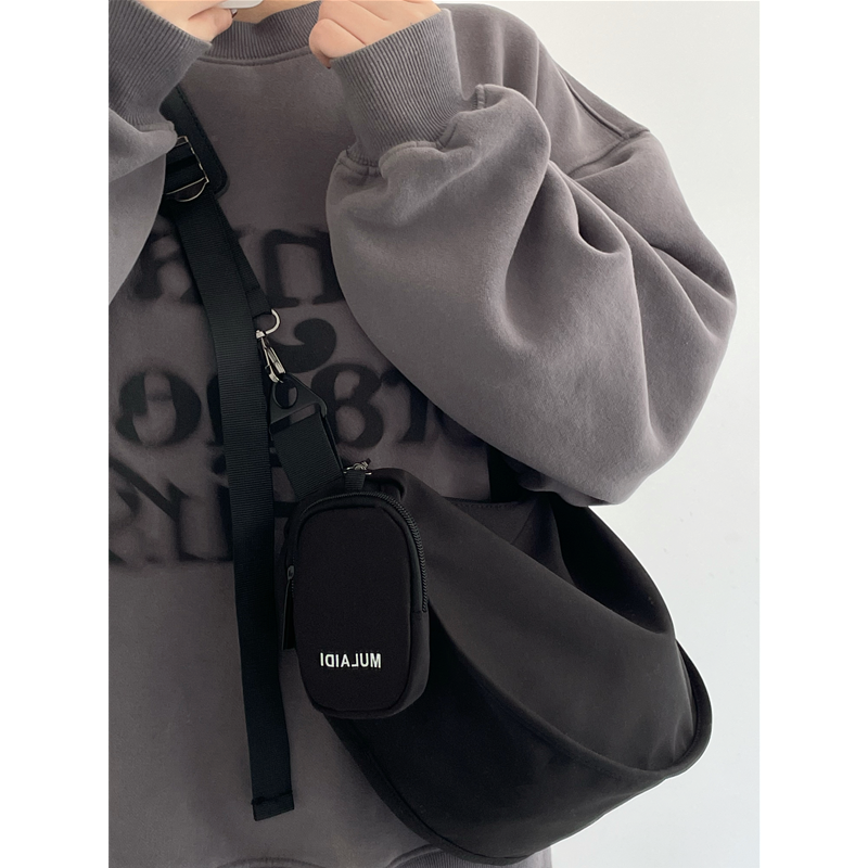 I've got a one-shoulder tweezer bag for my students