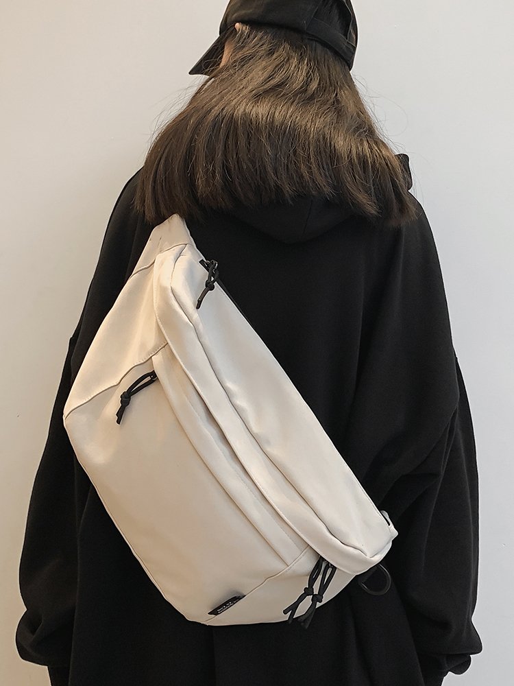 A new 2024 large-capacity pecs bag for a sports girl