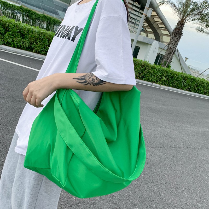 a large-capacity bag for a new 2024 for a watery nylon-resistant single-shoulder gymnasium bag for a red-slashed student