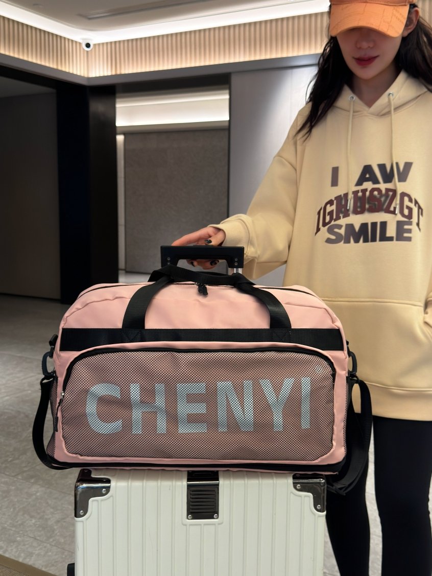 Short-distance packs with overcapacity handbags for travel-in-hand trip and girls-in-hand sports training packs