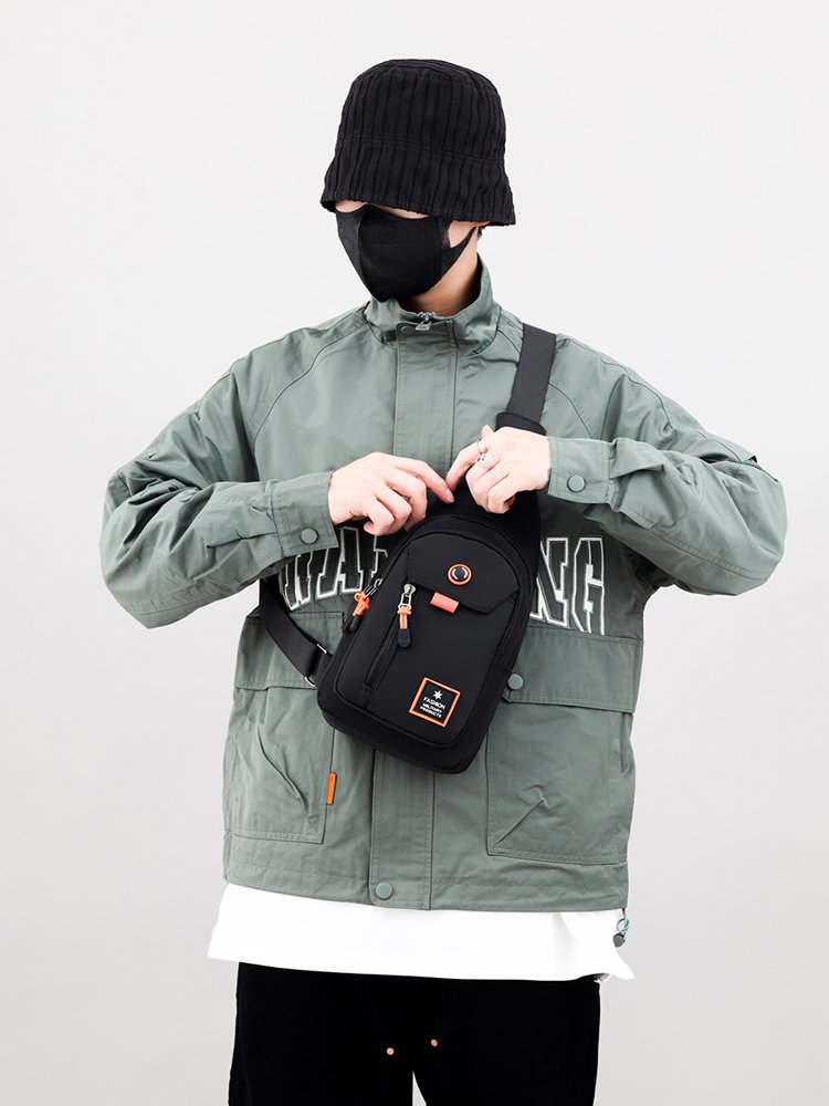 The new male chest bag, the new sports and leisure bag, the Korean fashion bag, and the Oxford rag, the one-shoulder bag